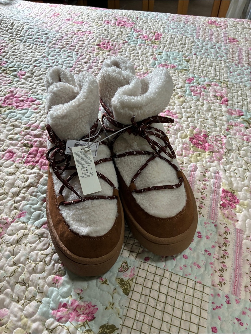 NWT OLD NAVY Faux Shearling Brown Winter Boots with Cream Lining